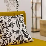 Airport Area Apartment With Free Parking