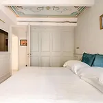 Deluxe Suite Fine Art Historic Centre