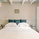 Deluxe Suite Fine Art Historic Centre