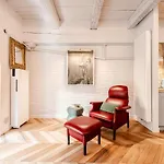 Deluxe Suite Fine Art Historic Centre
