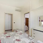 Ur-Nest Sacco