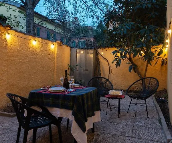 Giardino Dell\'Apollonia Fra 2 Torri E Sant\'Orsola
