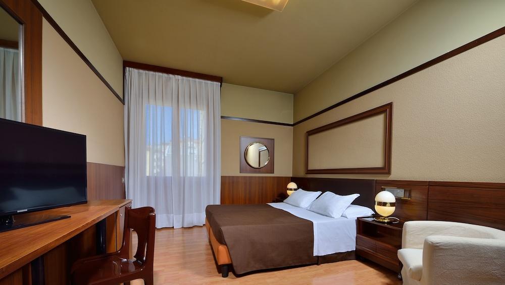 Hotel Grand Elite 4*