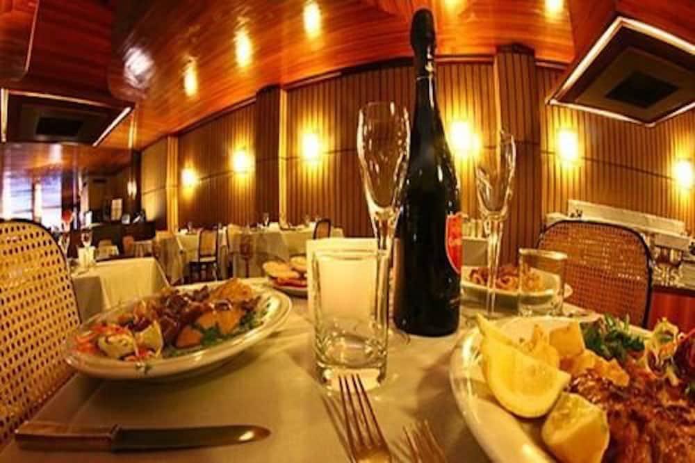 Hotel Grand Elite 4*