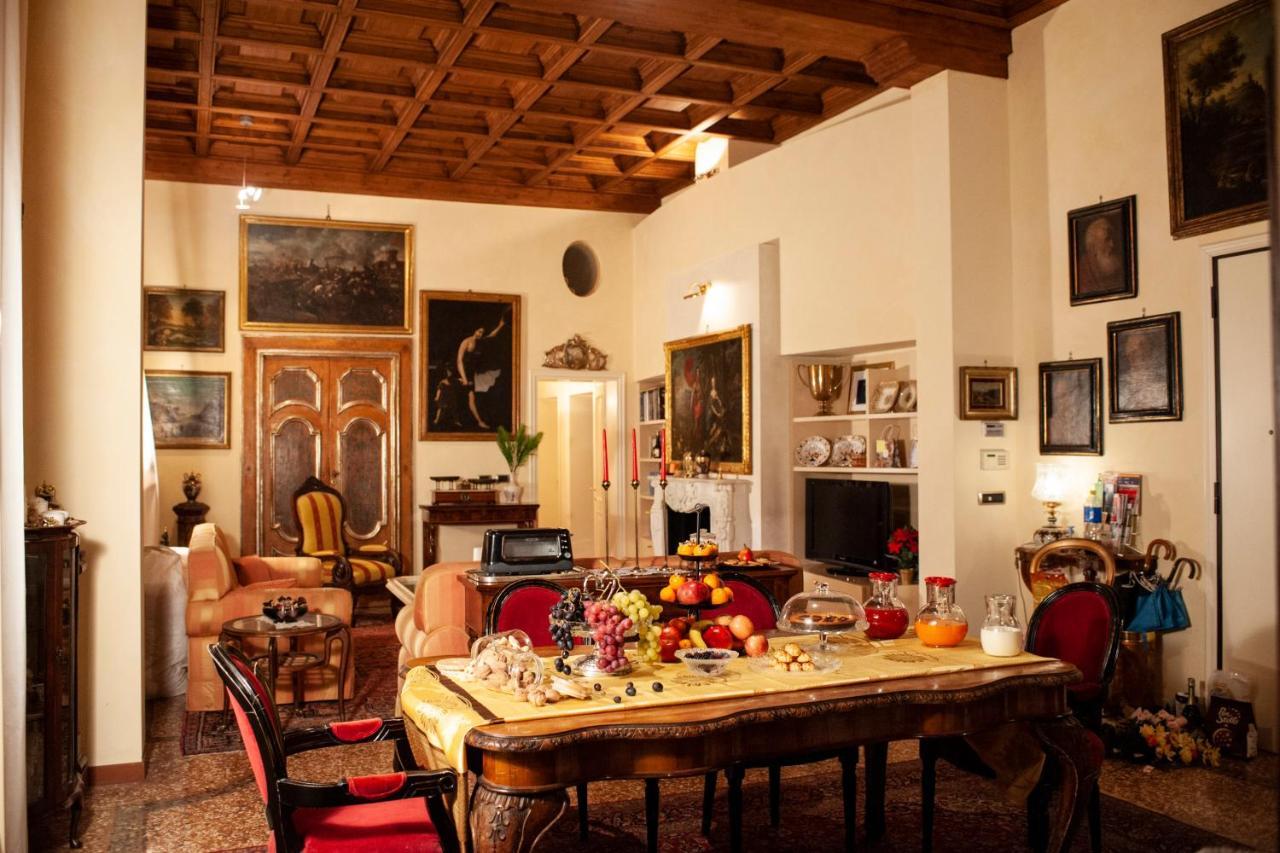 Gran Piazza Maggiore - T&t Communications Bed & Breakfast *
