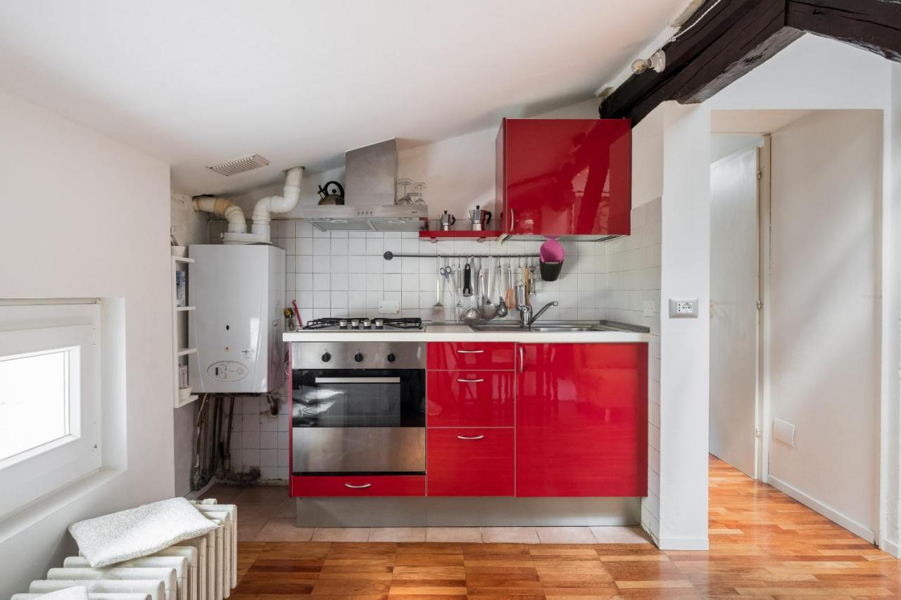 Apartamento La Mansarda Di Via Zamboni By Wonderful Italy