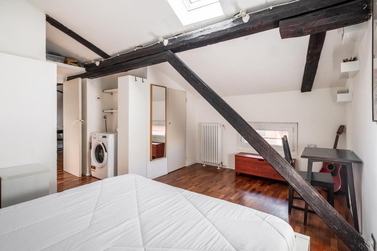 Apartamento La Mansarda Di Via Zamboni By Wonderful Italy