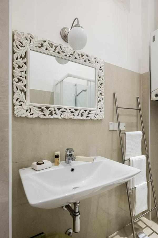Cavalieri's Grand Guest house