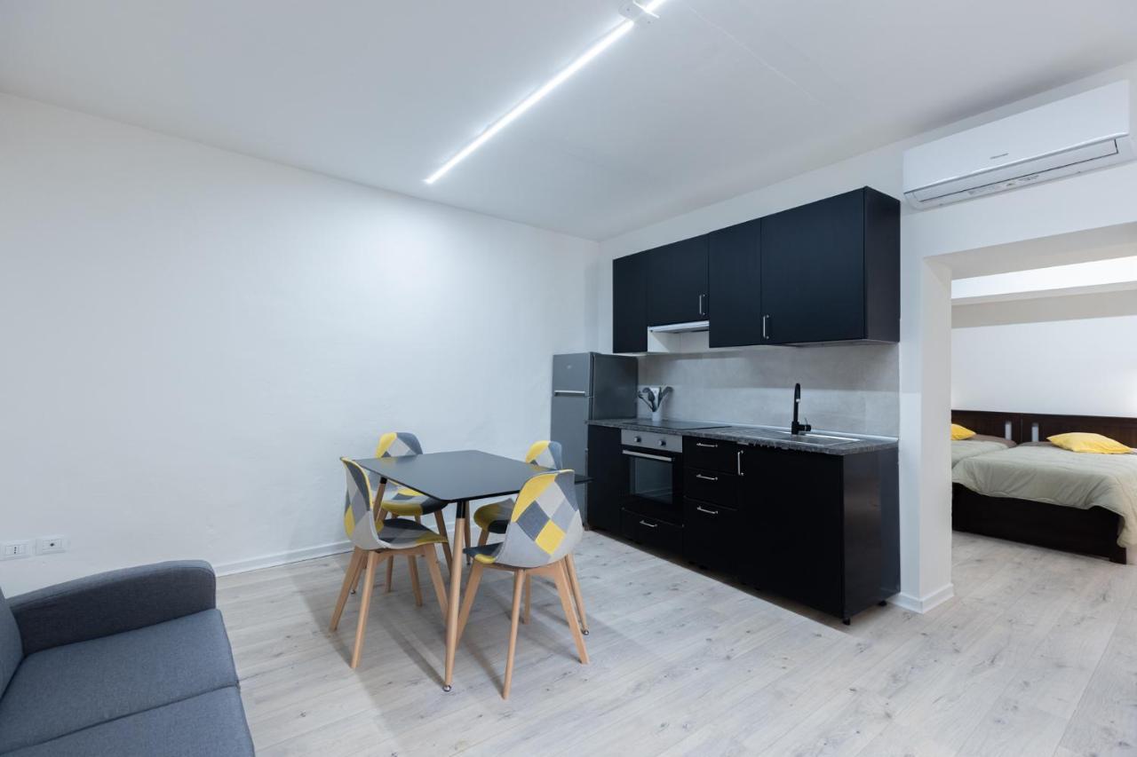 Street San Felice 6 Center Appartement