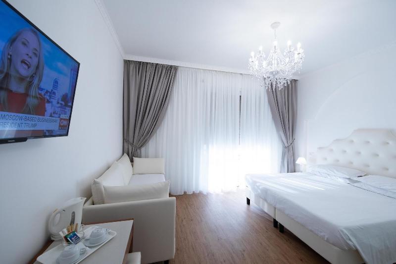 Re Enzo Hotel