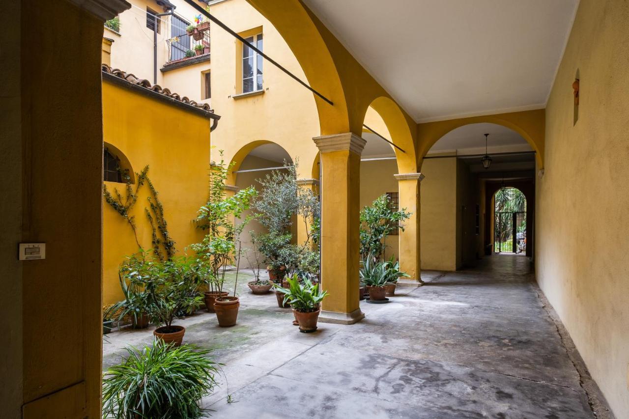 Sotto I Portici Di Bologna