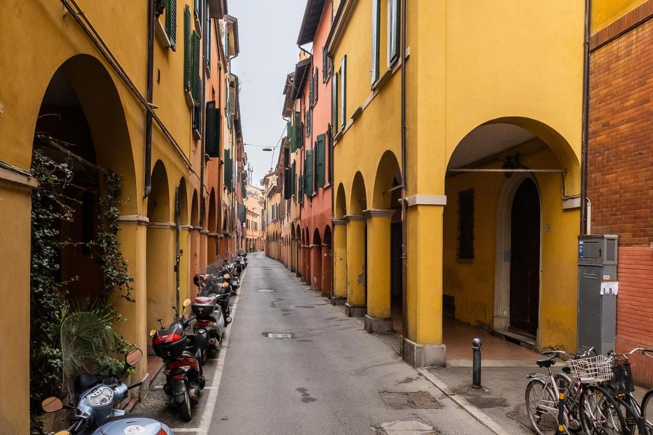 Sotto I Portici Di