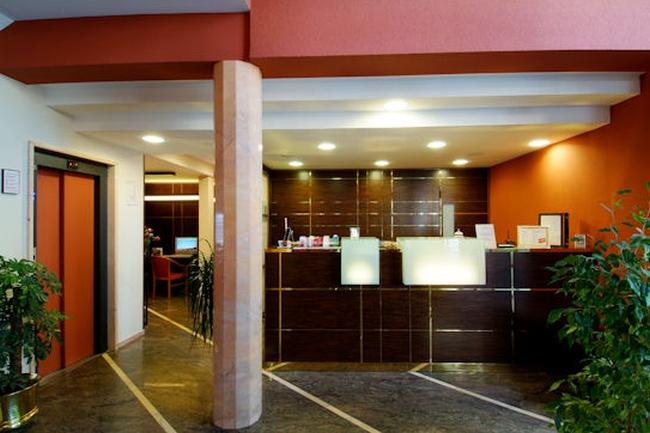 Maxim Hotel