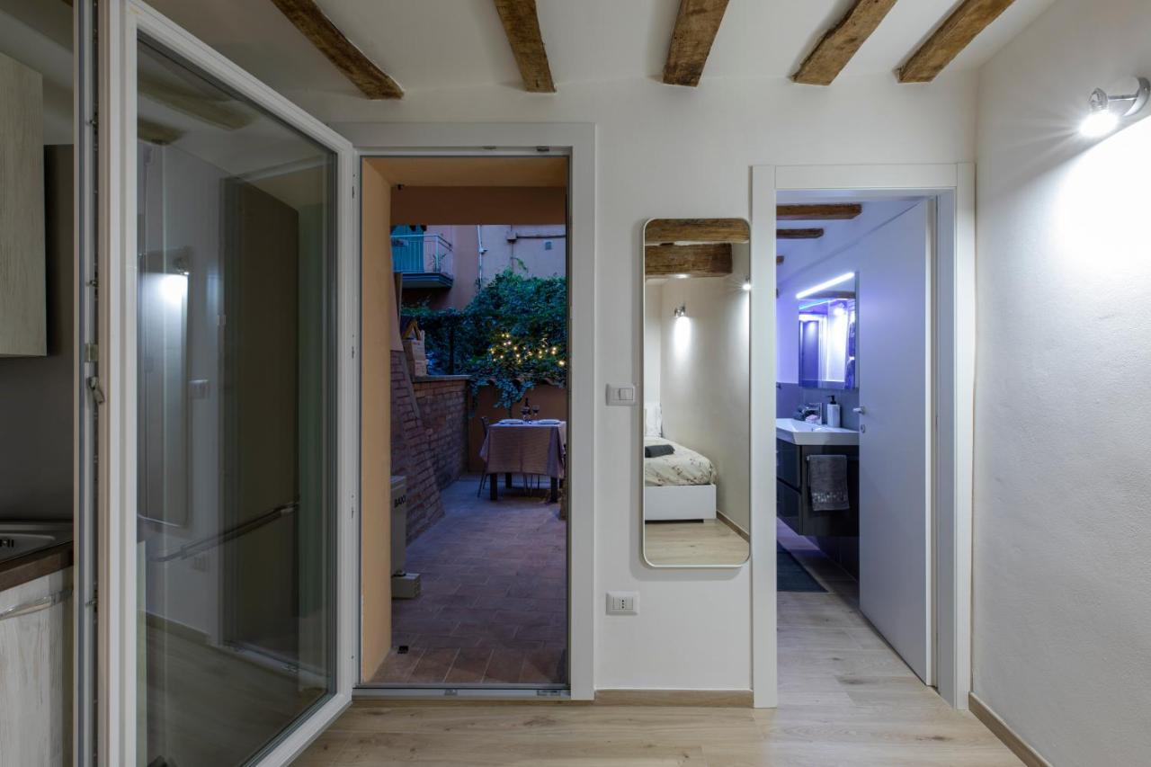 Apartamento Luxury In The Center I Private Patio & Kitchen Bolonha