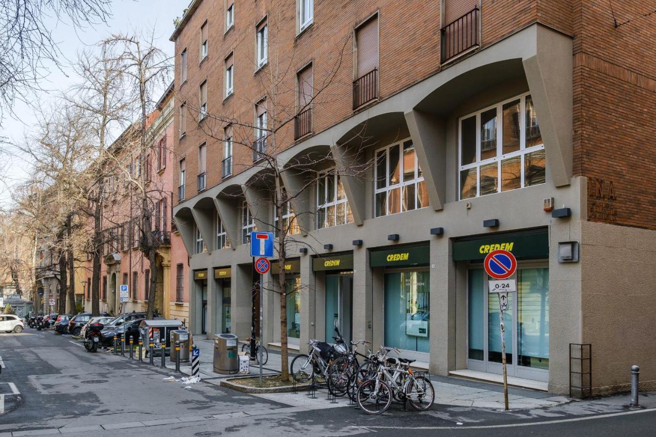 Piazza De' Calderini By Wonderful Italy * Bolonia