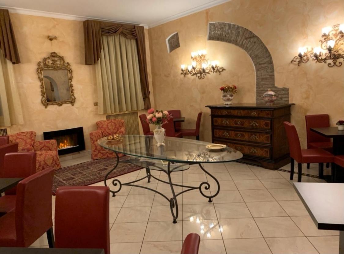 Roma Hotel 4*
