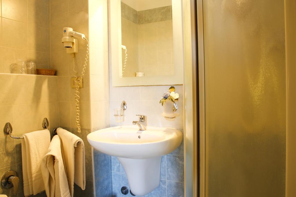 Garisenda Hotel 2*