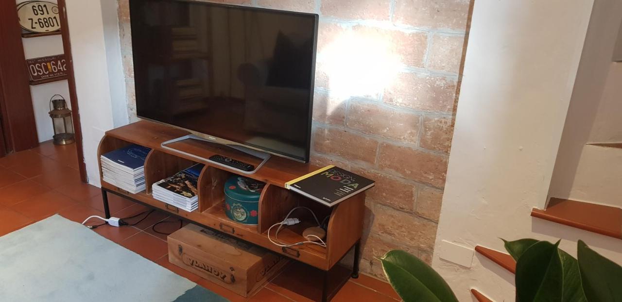 House On The Hills, 10 Minutes From Center Apartamento Bolonha