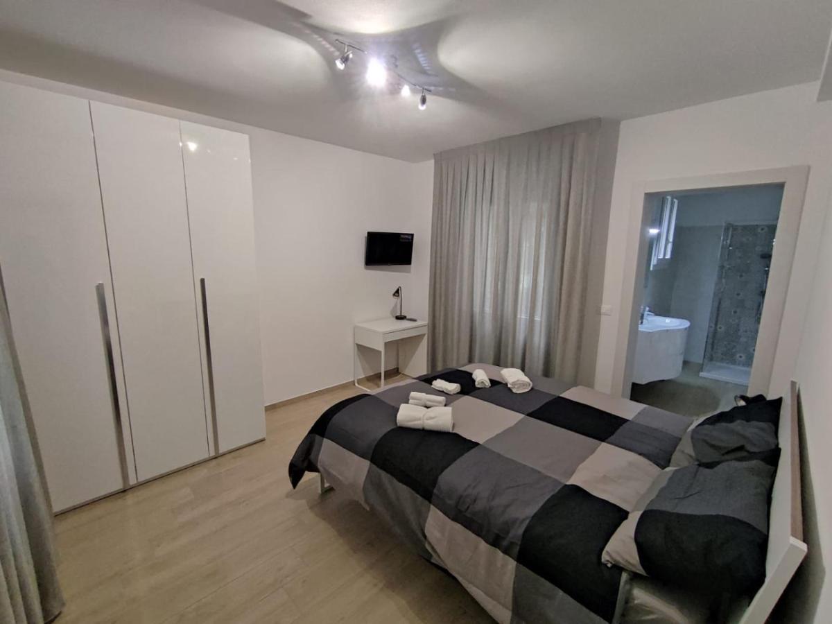 Apartment Grigio Perla Panigale, Con Giardino E Parcheggio Privato Gratuito Fino A Tre Posti Auto Bologna