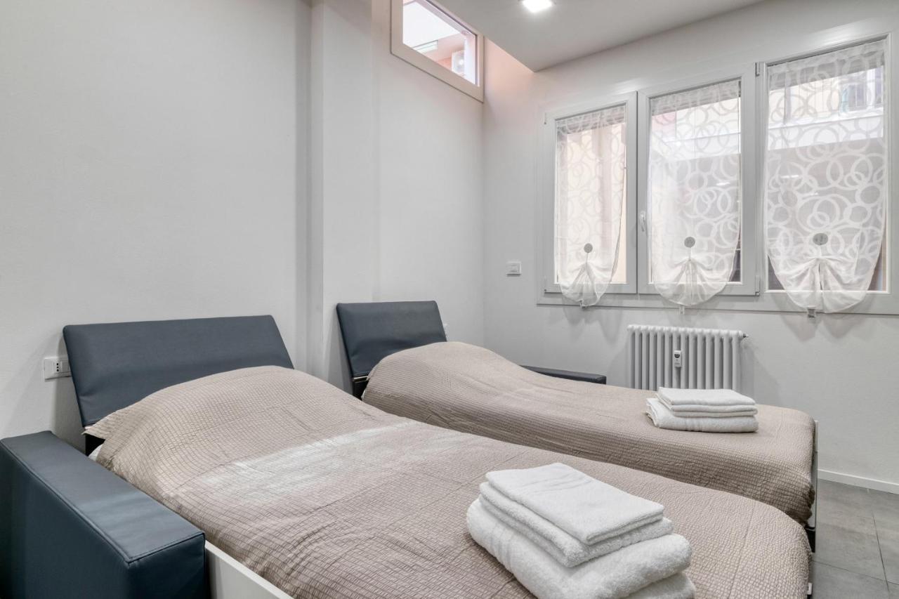 Apartment Ugo Lenzi *
