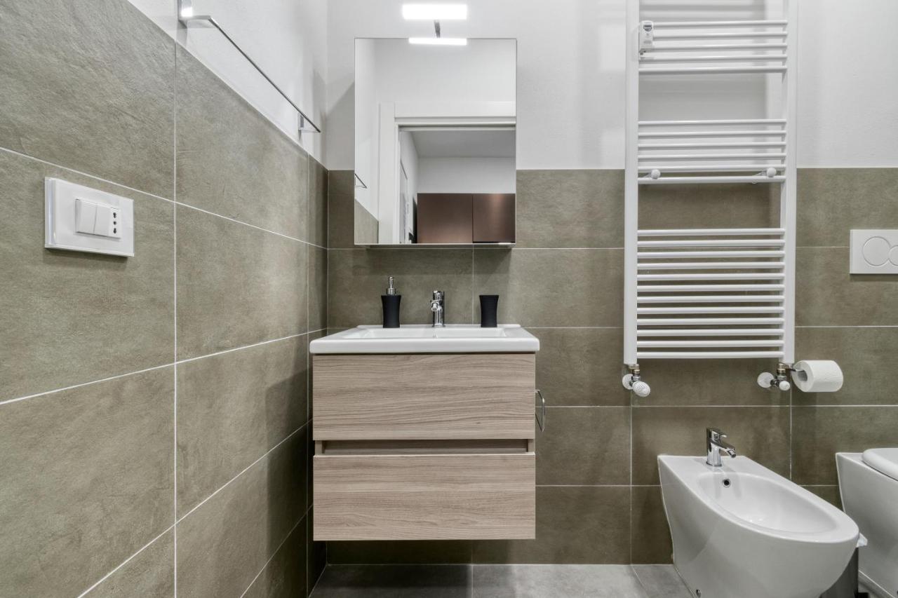 Ugo Lenzi Apartment *