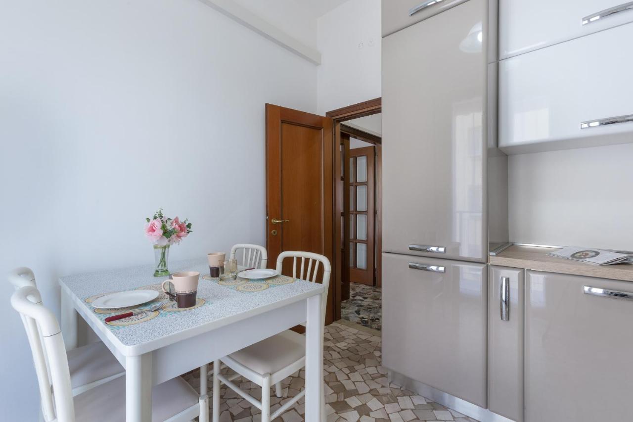 A 500 Mt Dalla Certosa Appartement