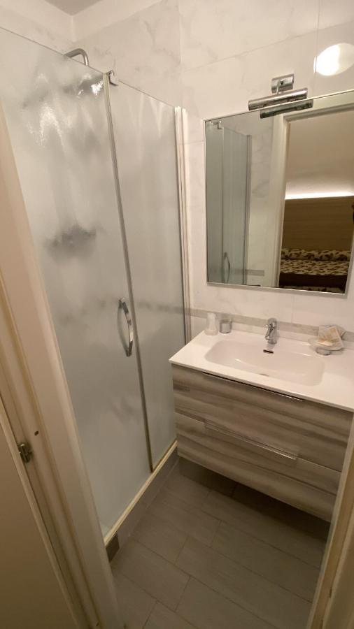 Hotel Holiday- Finestrella 3*