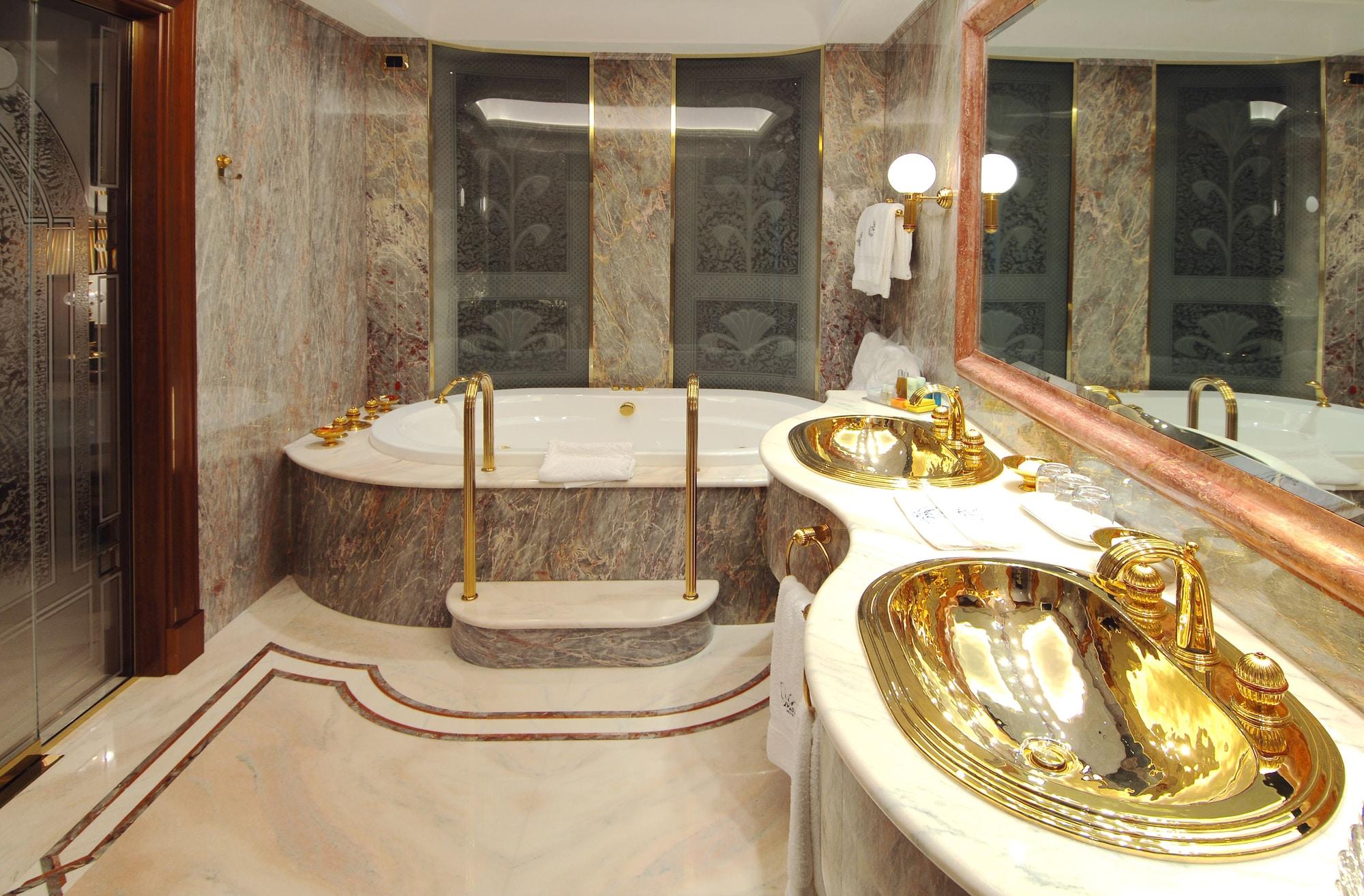 Royal Carlton Hotel