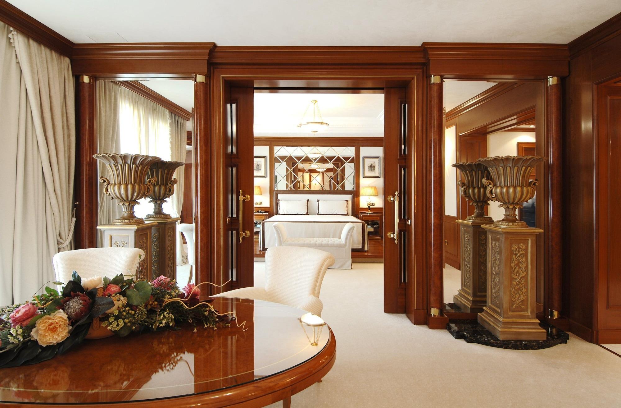 Hotel Royal Carlton 4*