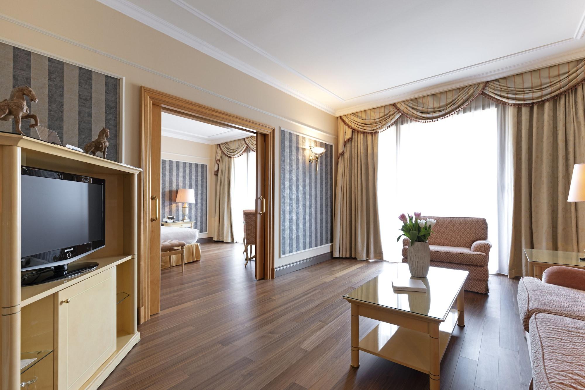 Hotel Royal Carlton 4*