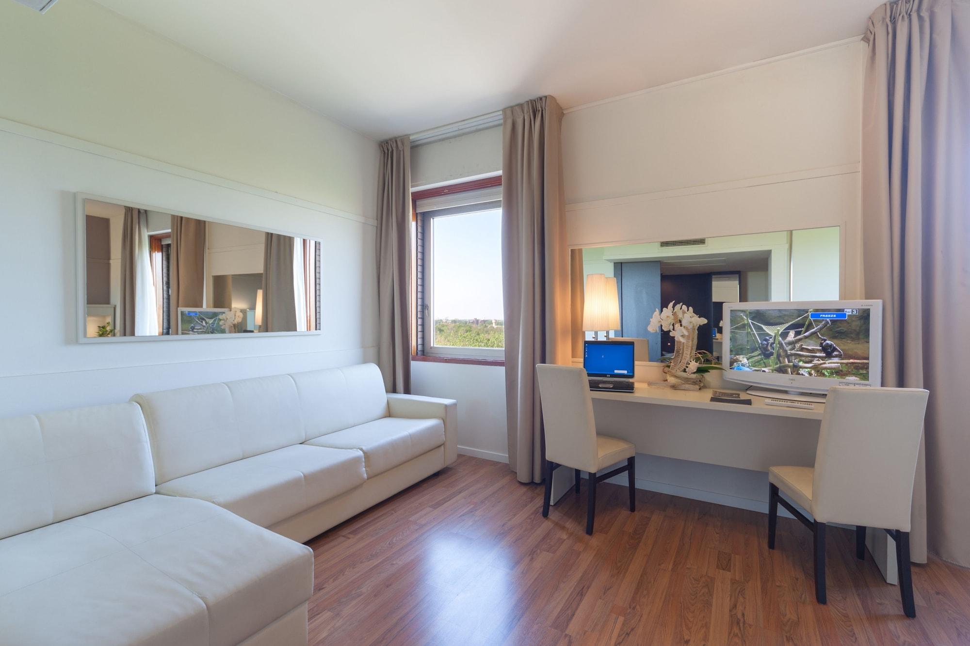 Elite Hotel 4*