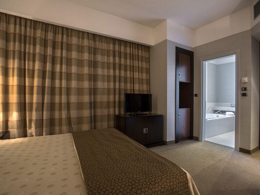 Hotel Flyon & Conference Center Bolonia