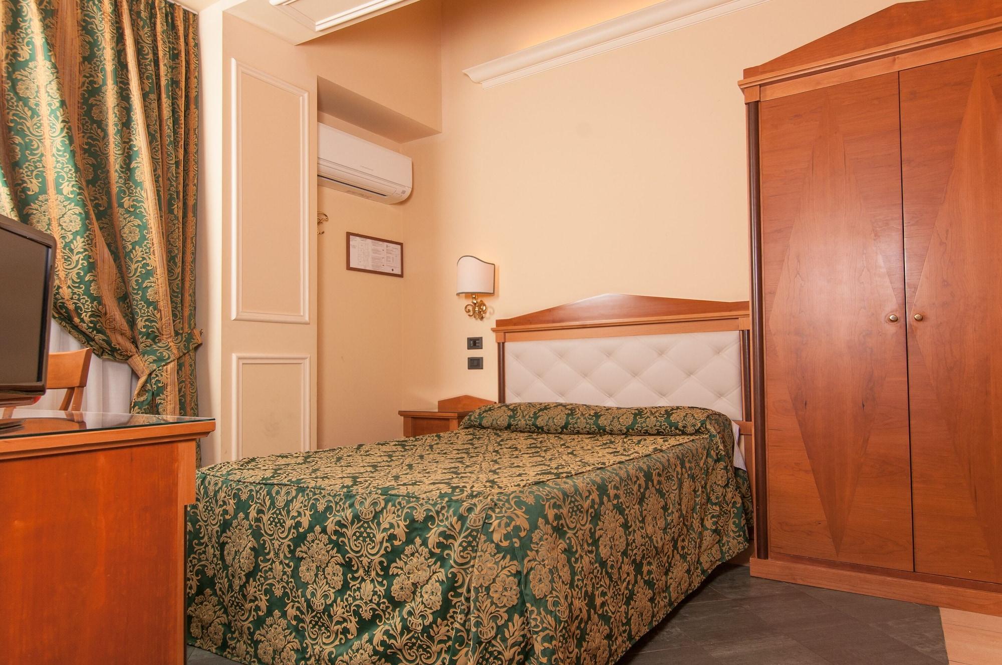 Hotel Touring Bolonia