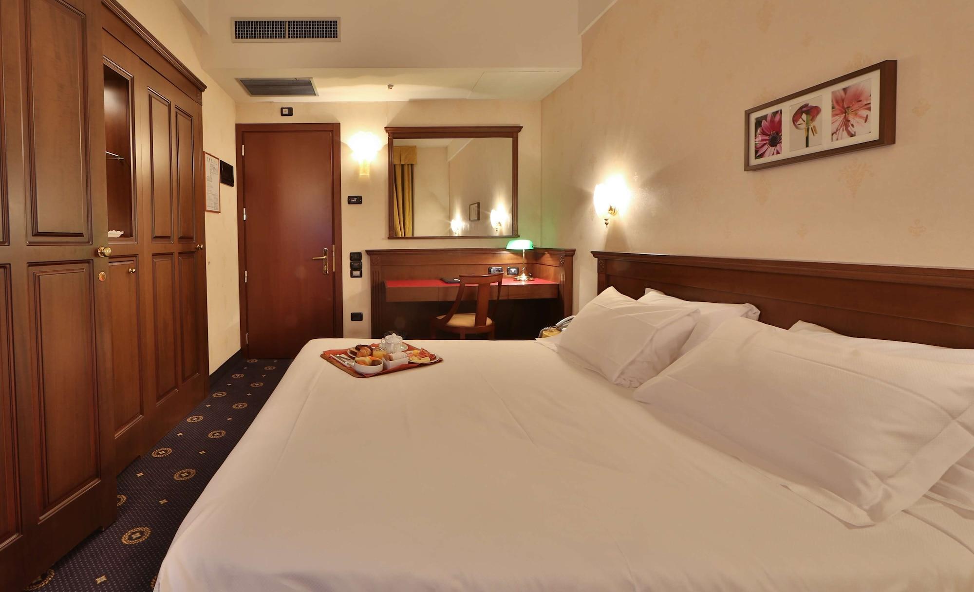 Western Hotel 4*