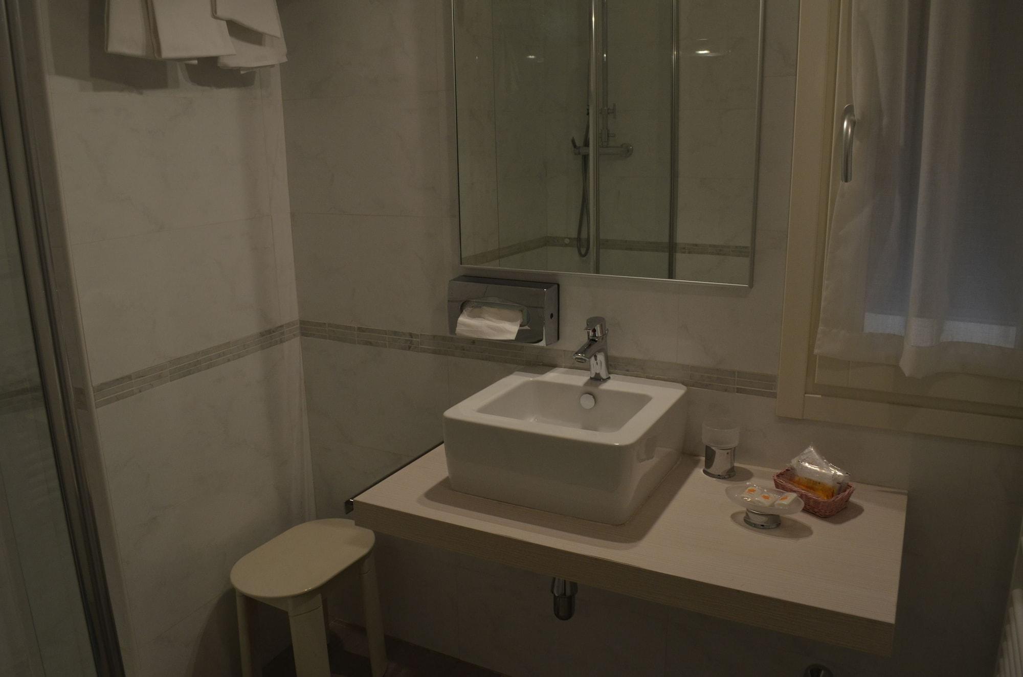 Hotel Holiday- Finestrella