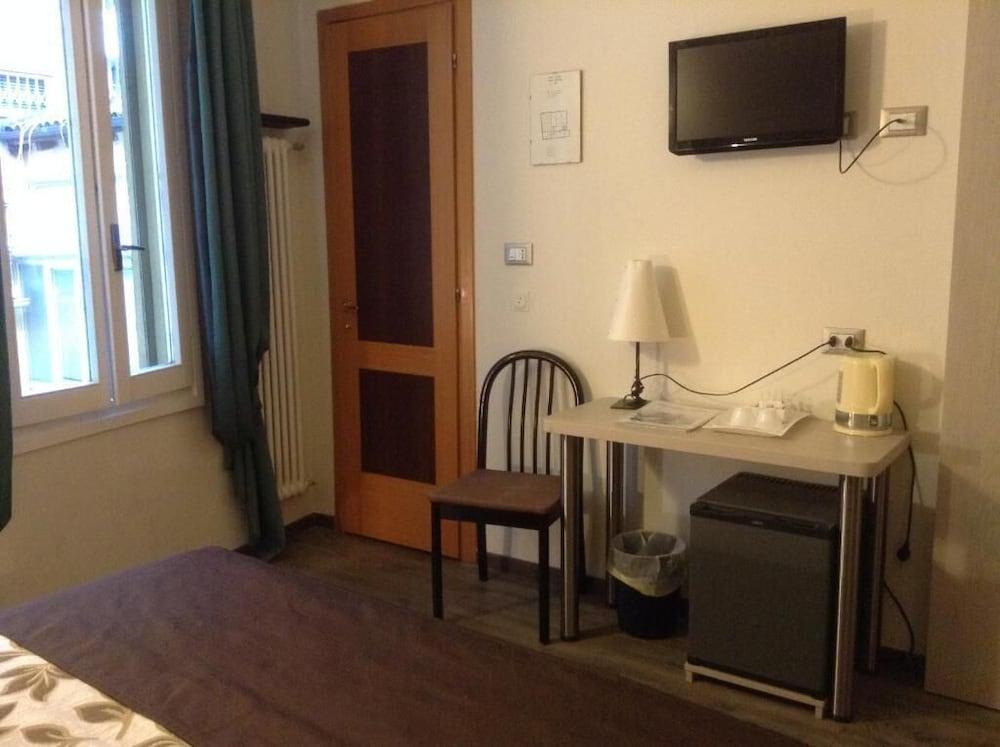 Hotel Holiday- Finestrella