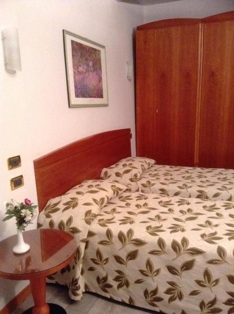 Holiday- Finestrella Bologne