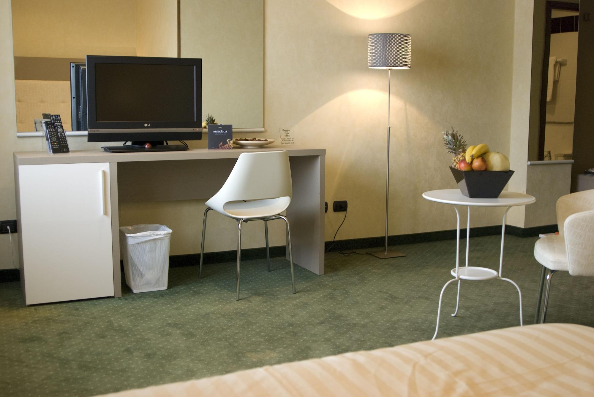 Jr Amadeus Hotel 4*