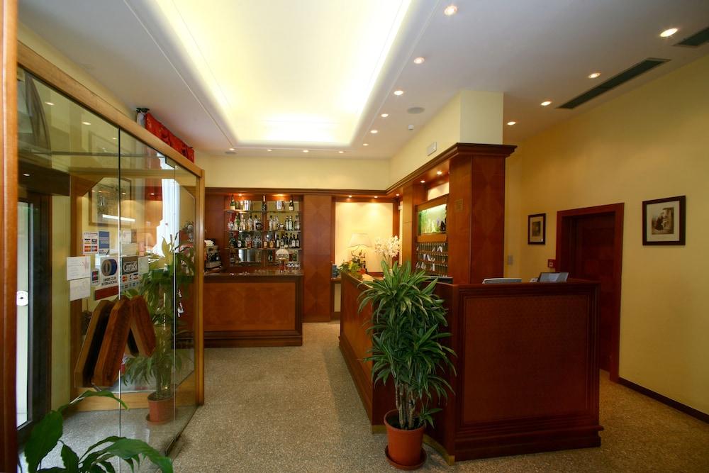 Astoria Hotel