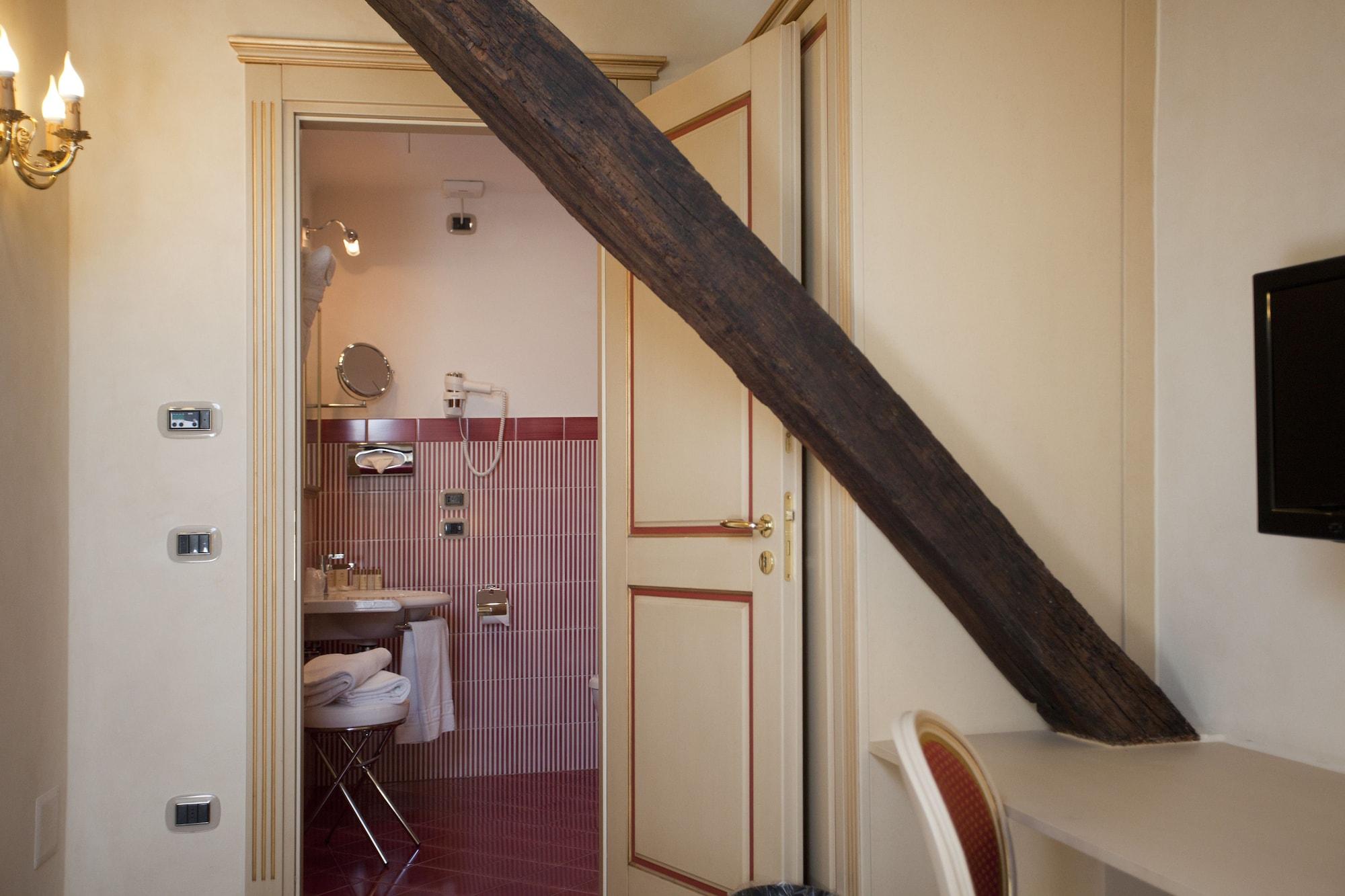 Cavour Hotel 3*