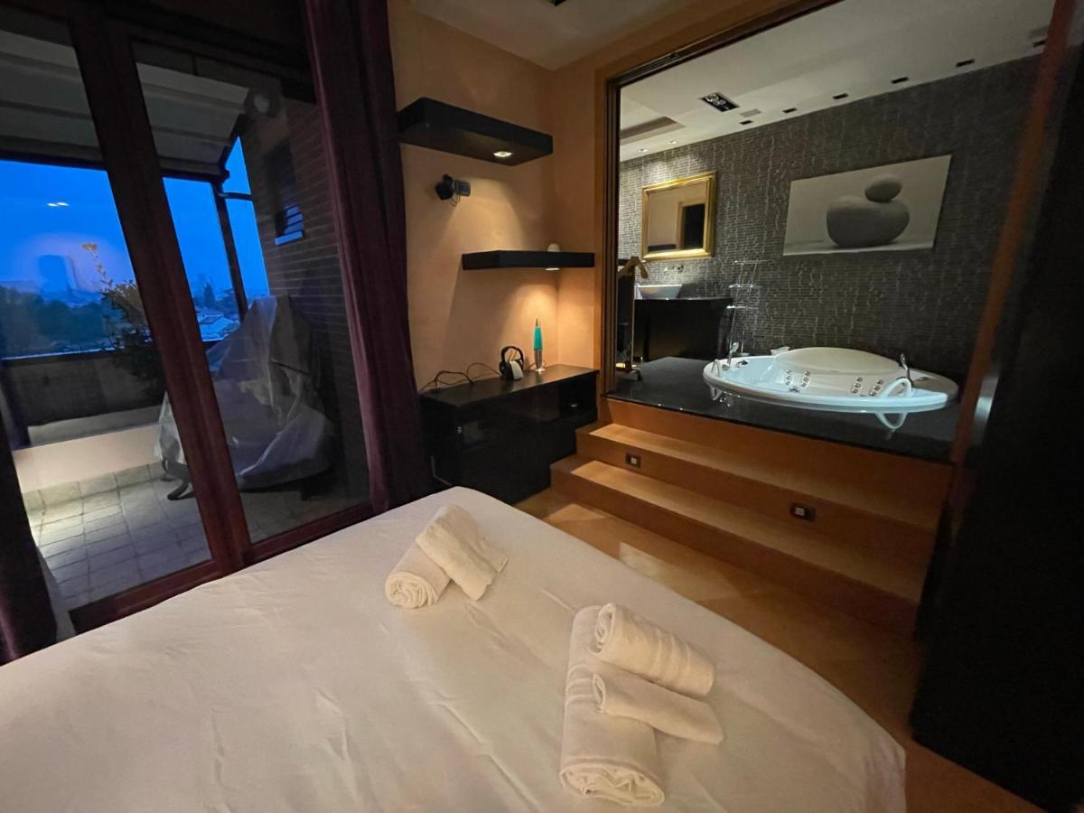 Attico Con Vista Spettacolare E Jacuzzi Lejlighed