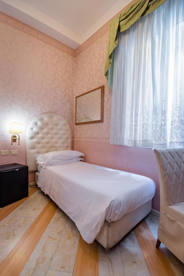 Residenza Due Torri Check In Presso Vicolo Cattani 7 Gasthof