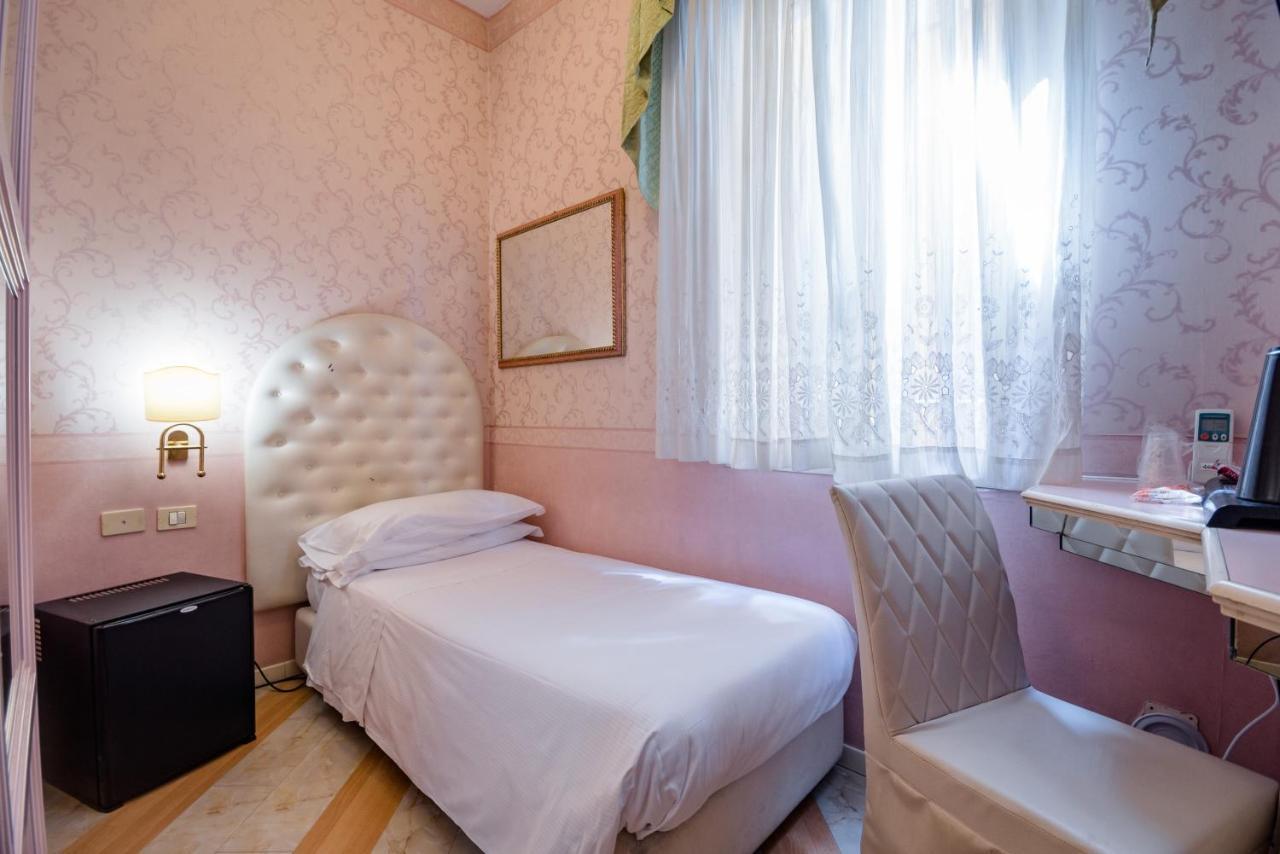 Residenza Due Torri Check In Presso Vicolo Cattani 7 Guest house