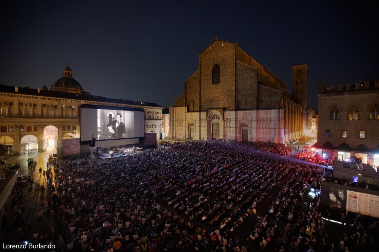 Gran Piazza Maggiore - T&t Communications Bed & Breakfast