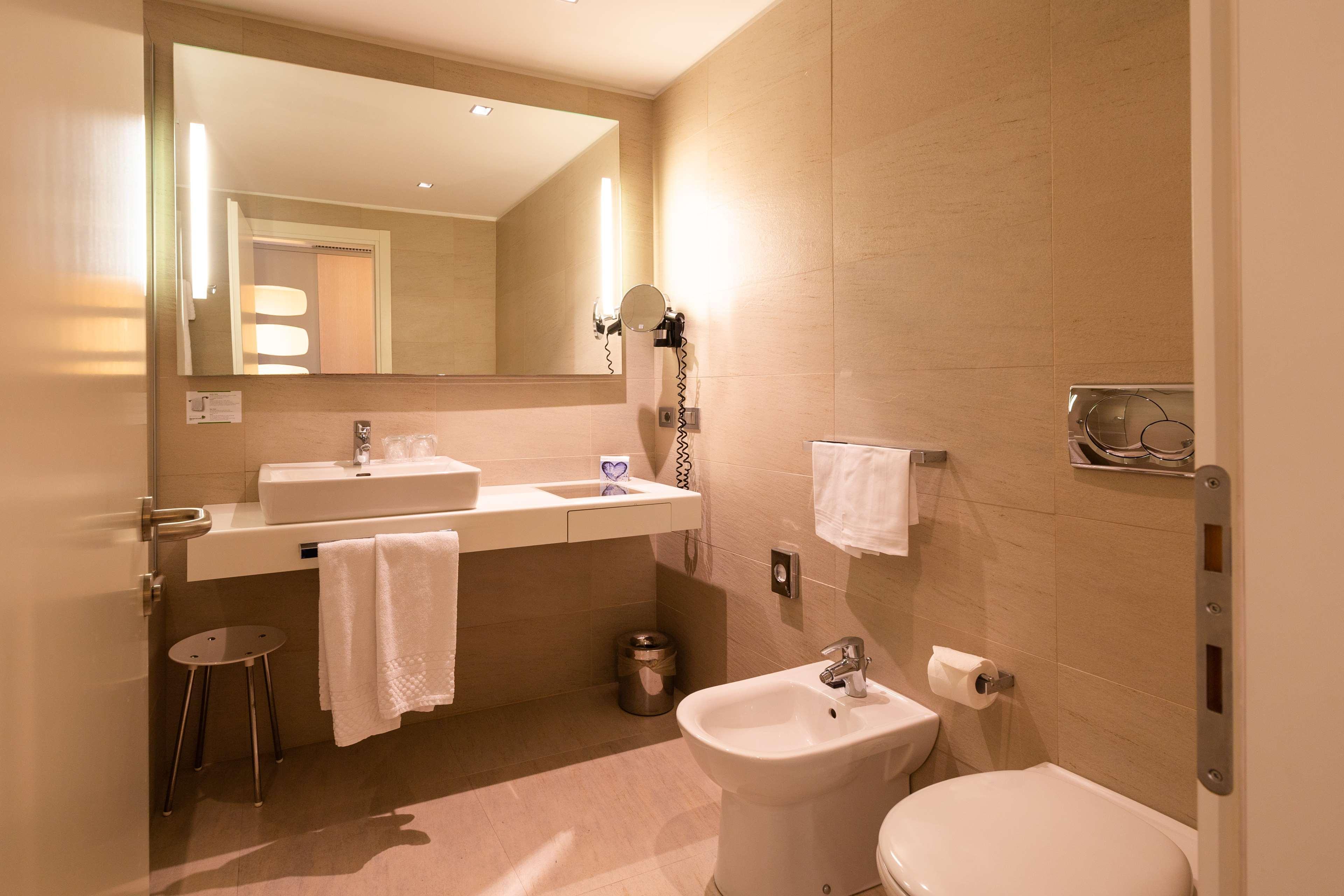 Western Tower 4*