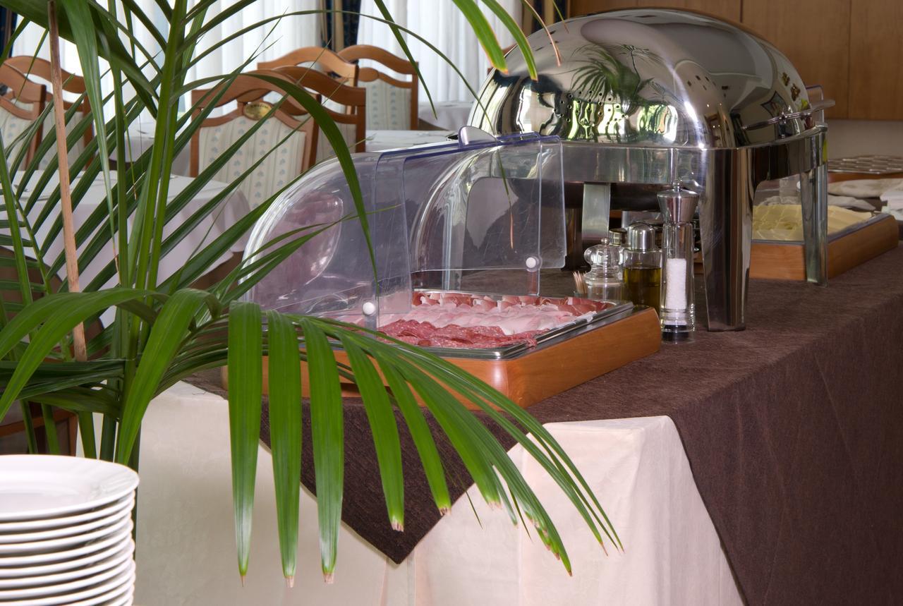 Jr Amadeus Hotel Bologna