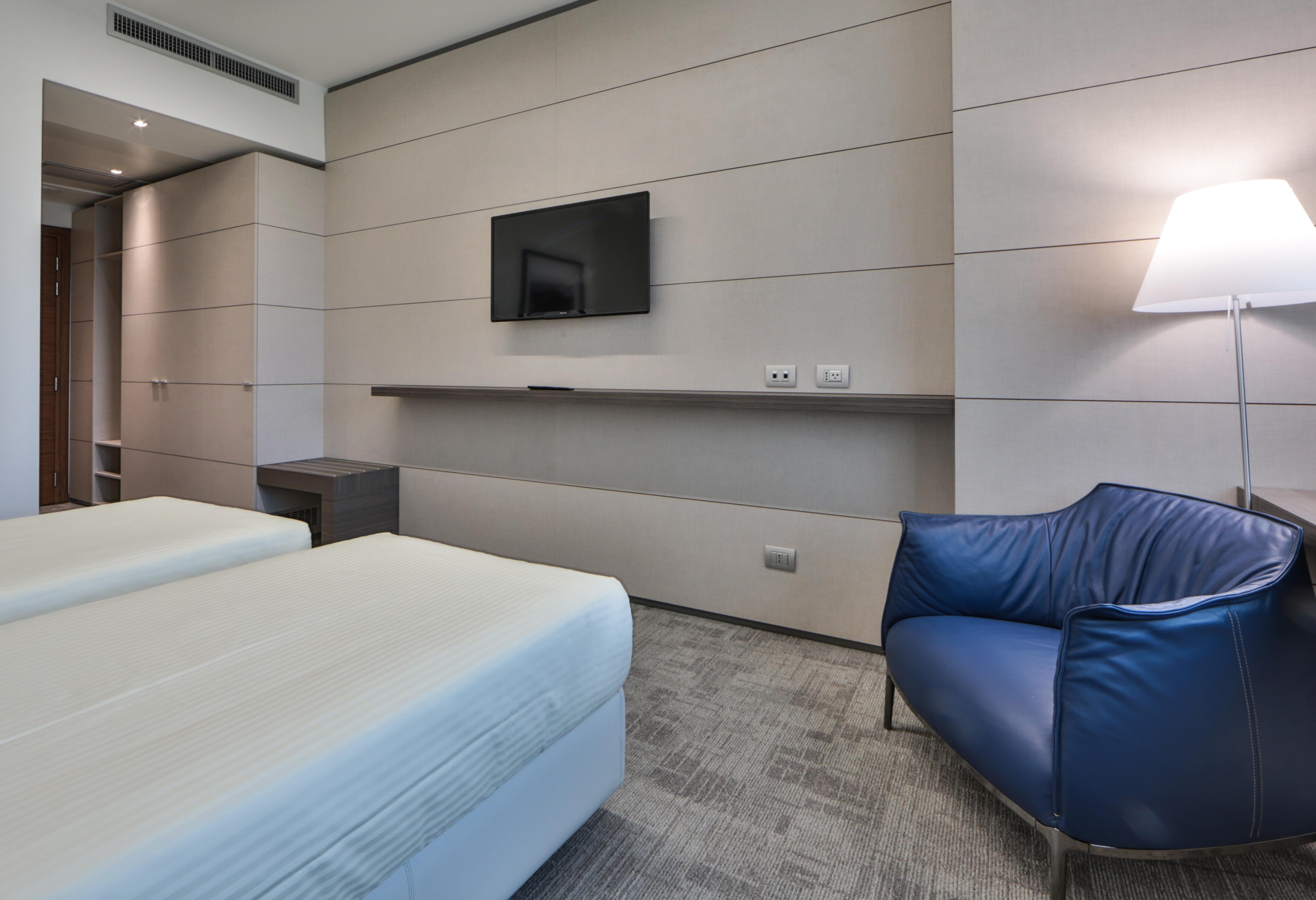 Hotel Unahotels San Vitale 4*