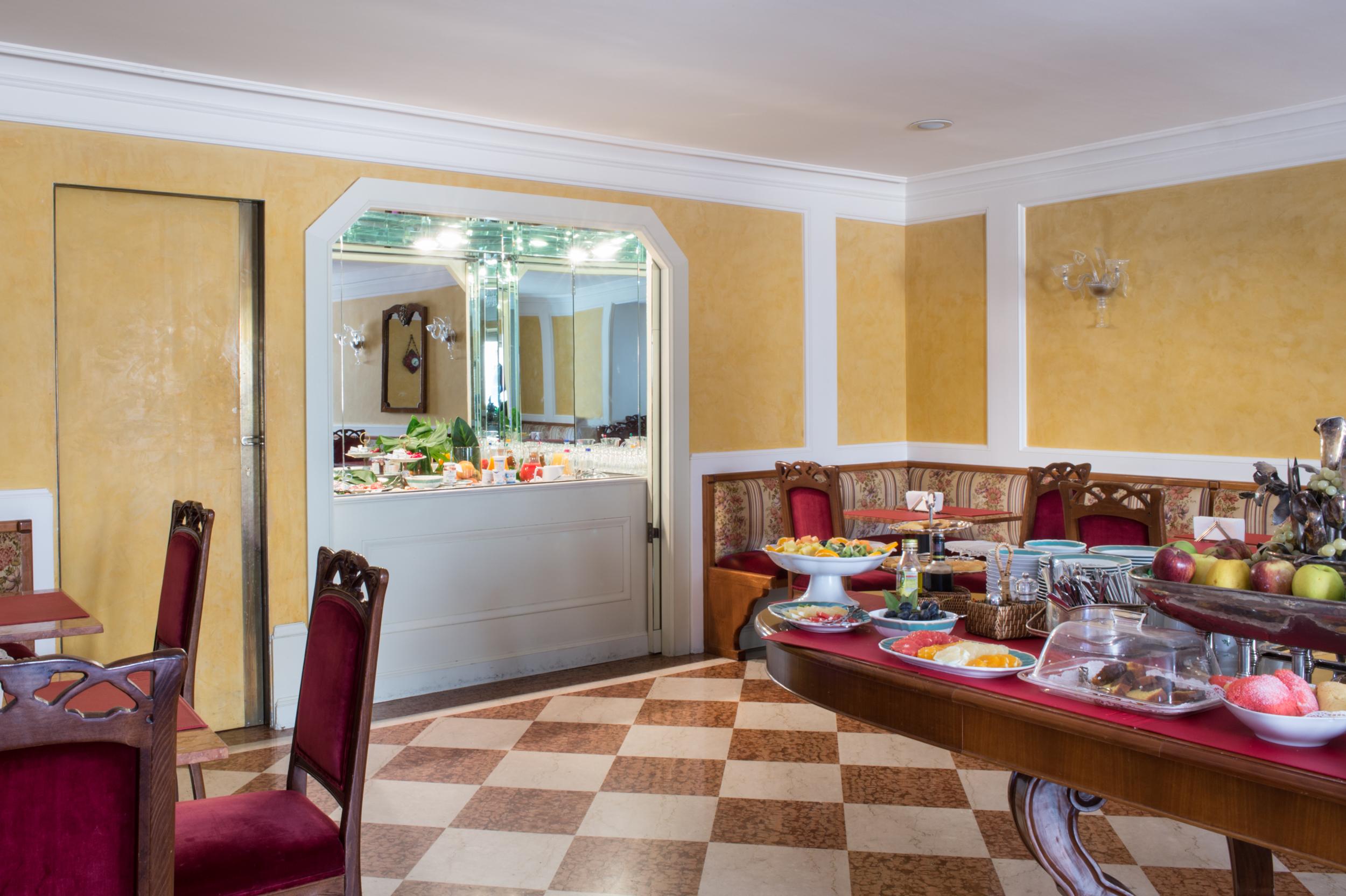 Art Orologio Hotel 4*