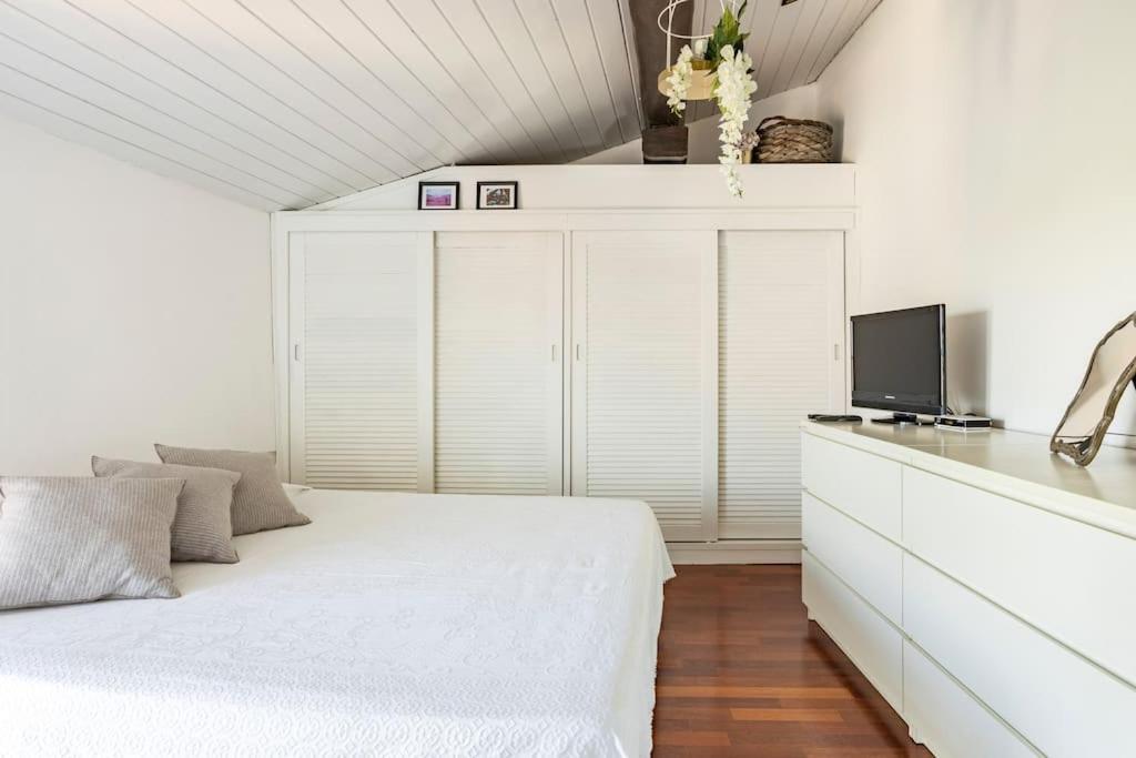 Lovely One-bedroom Attic In An Ancient Village Appartement