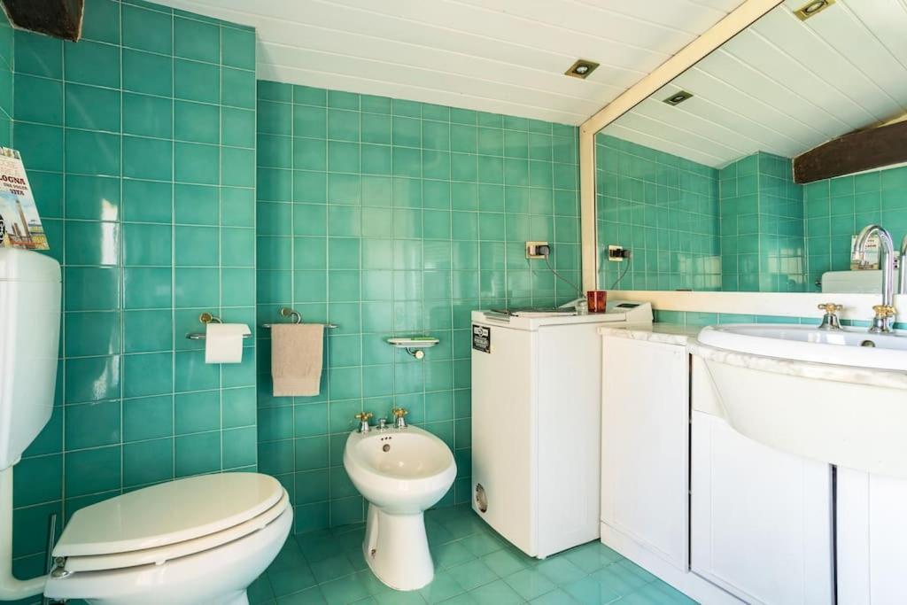 Lovely One-bedroom Attic In An Ancient Village Appartement Bologne
